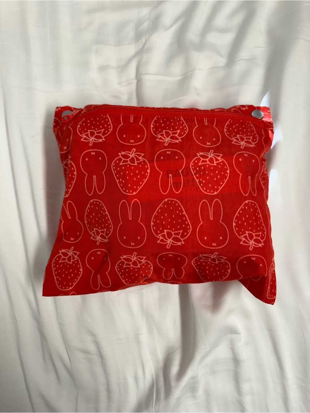 BAGGU & Miffy UO Exclusive Small Cloud Carry-On Bag - Picture 3 of 4